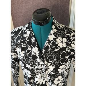 Momma Chic "Lori by AM Casuals" Button Up Shirt - Black & White Floral Pattern